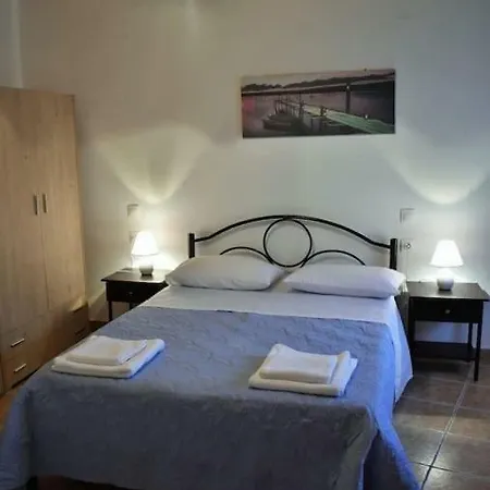 Giannoylas Hoyse{pigadi Agios Matthaios (Corfu)