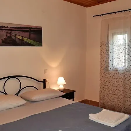 Giannoylas Hoyse{pigadi Agios Matthaios (Corfu)