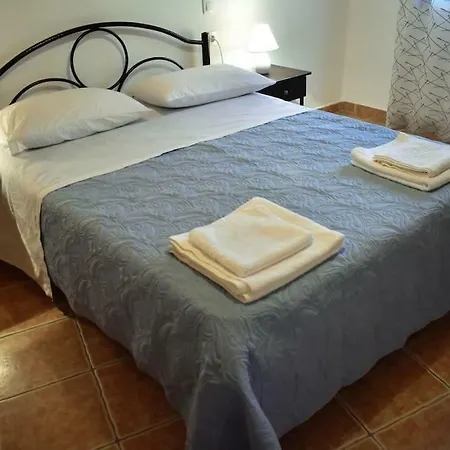 Giannoylas Hoyse{pigadi Agios Matthaios (Corfu)