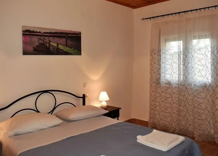 Giannoylas Hoyse{pigadi Ágios Matthaíos